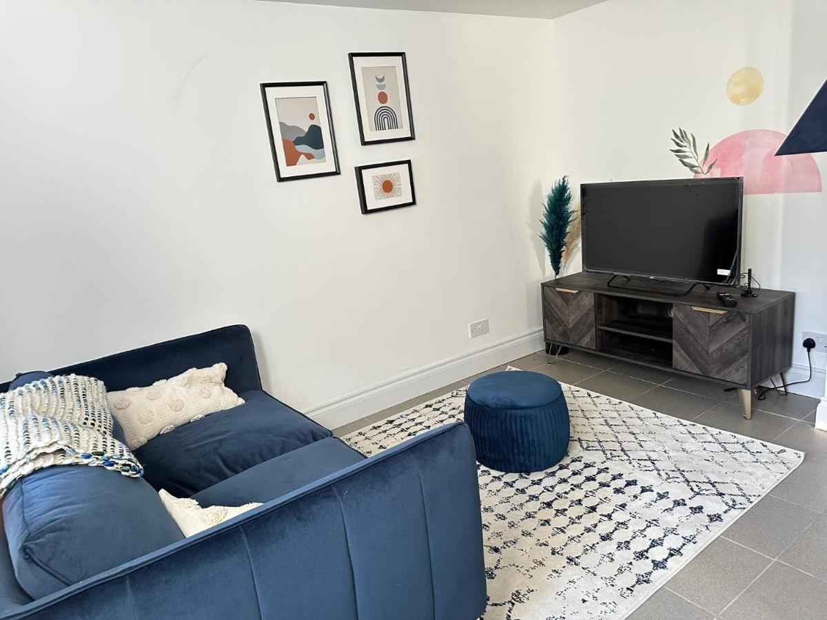 Cosy One Bedroom Apartment Trowbridge Exterior photo