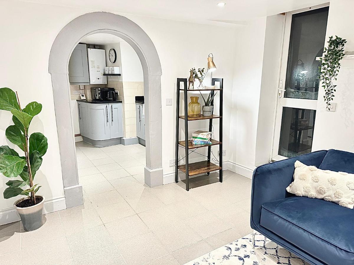 Cosy One Bedroom Apartment Trowbridge Exterior photo